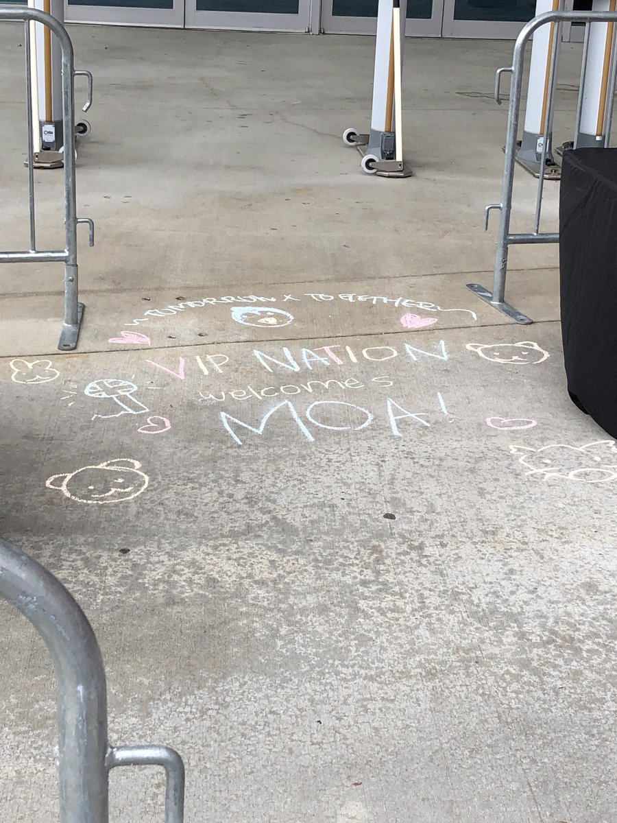 The txt staff just did this, it’s so cute 🥺🥺#txtinduluth #TXT_ASM_TOUR_DULUTH