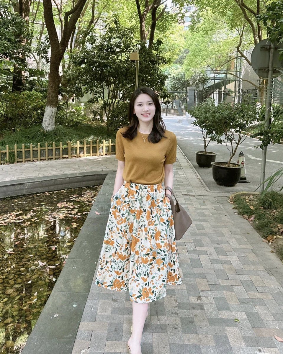 tryue2012's tweet photo. 自信 优雅 落落大方 https://t.co/4q36ZOjMDK
