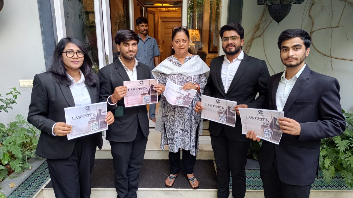 lawclick24's tweet photo. Today, we met Smt. Vasundhara Raje Ji, the former Chief Minister of Rajasthan, at her residence and briefed her about our mobile application "LAWCLICK." She appreciated the work being undertaken by the "LAWCLICK" team. https://t.co/JVlyR7mG2I