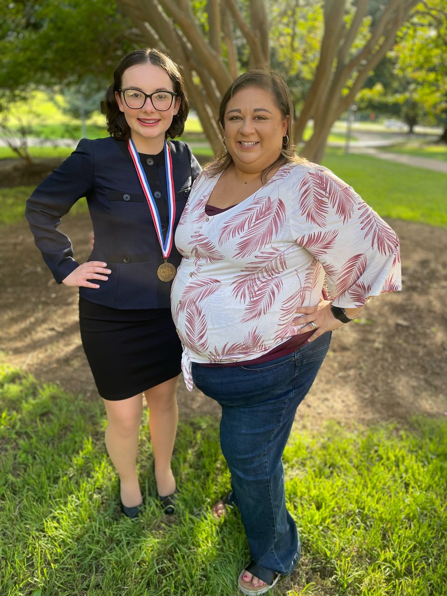 tm_speechdebate's tweet photo. Coming home with 3 medalists and a lot of great memories!!!  #tmspeechdebate #UILState #TMfamily https://t.co/pCeRBs13P5