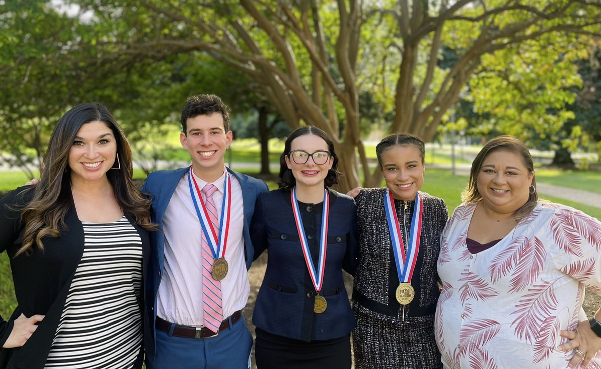 Coming home with 3 medalists and a lot of great memories!!!  #tmspeechdebate #UILState #TMfamily