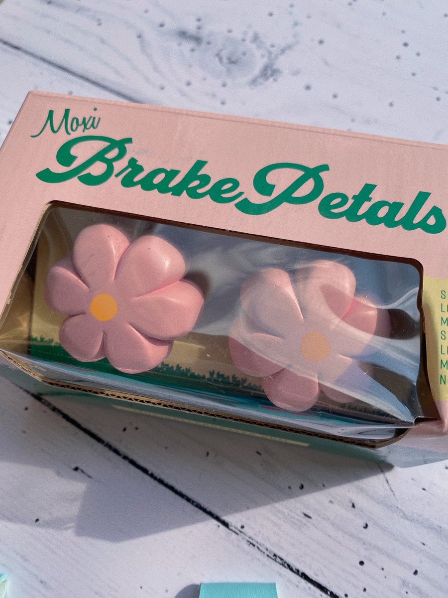 katesskates's tweet photo. Our customers REALLY know how to put a beautiful order together! This one with Moxi Brake Petals, Toe Caps and 6 pack 187 Killer pad set finished off with some rainbow laces from Rio Roller is just *chef's kiss*
https://t.co/3OCIn62dub https://t.co/1zFE1fTZbK