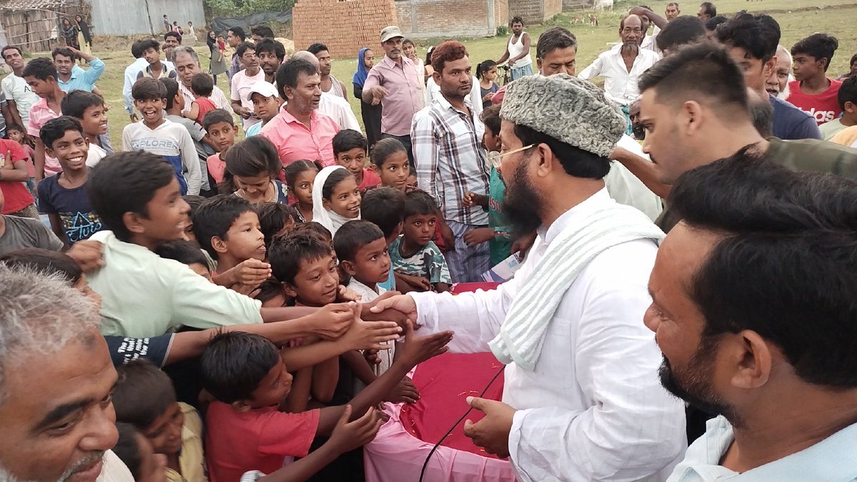 AquilAkhtarMLA's tweet photo. आज बरहरवा प्रखंड के महाराजपुर पंचायत में अपने कार्यकर्ताओं और आमजनों से संवाद किया। पंचायत की समस्याओं, पंचायत में संगठन की स्थिति व अन्य बिंदुओं पर कार्यकर्ताओं से मुखातिब हुआ।
@ajsupartyjh
@AJSU4Pakur 
@AJSUPARTYSP 
@SudeshMahtoAJSU https://t.co/qAJ0woESBZ