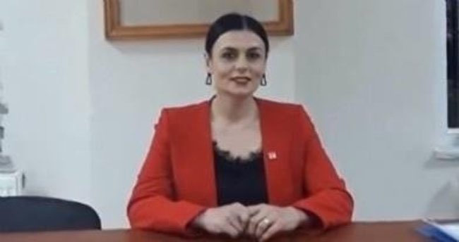 mahajansi's tweet photo. CHP Ezine İlçe Kadın Kolları Başkanı Cansu Doğan, depremzedelere kin kusmuş:

 "Aç ölün, beter olun, pisliğinizde boğulun.”

Bunlar insan mı? https://t.co/PnywJx8aWV