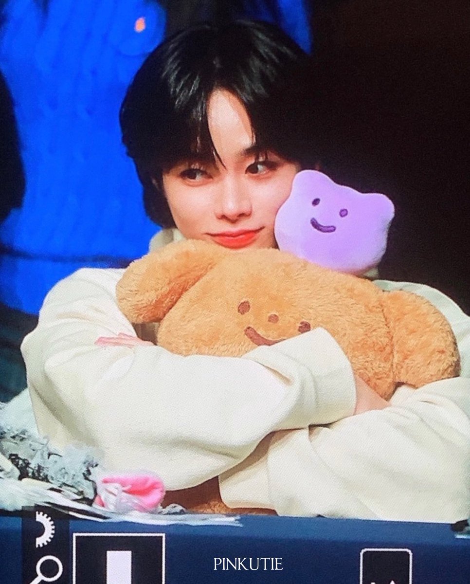 hubiloops's tweet photo. cutest Hanbinie you’re going to see today 🥺🧸 https://t.co/fhCVOAzku2