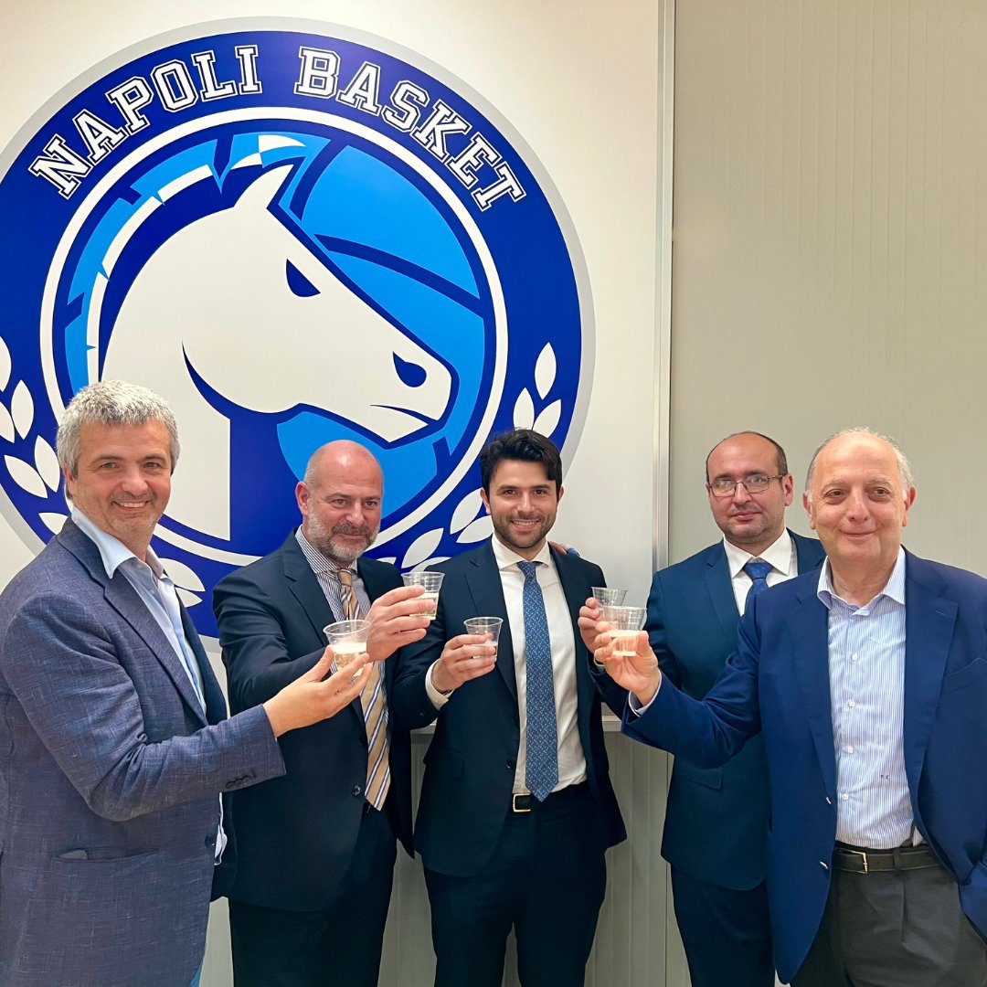 basket_napoli's tweet photo. @GeVincente 𝐍𝐚𝐩𝐨𝐥𝐢 𝐁𝐚𝐬𝐤𝐞𝐭, 𝐏𝐫𝐞𝐬𝐞𝐧𝐭𝐚𝐭𝐨 𝐥'𝐀𝐃 𝐃𝐚𝐥𝐥𝐚 𝐒𝐚𝐥𝐝𝐚: "𝐏𝐚𝐬𝐬𝐢𝐨𝐧𝐞 𝐞𝐝 𝐨𝐫𝐠𝐚𝐧𝐢𝐳𝐳𝐚𝐳𝐢𝐨𝐧𝐞 𝐩𝐞𝐫 𝐟𝐚𝐫 𝐜𝐫𝐞𝐬𝐜𝐞𝐫𝐞 𝐢𝐥 𝐍𝐚𝐩𝐨𝐥𝐢 𝐁𝐚𝐬𝐤𝐞𝐭" 🏀

🔗 Leggi il comunicato integrale:
https://t.co/0QoyfxlTuR https://t.co/J8JKeXBaWz