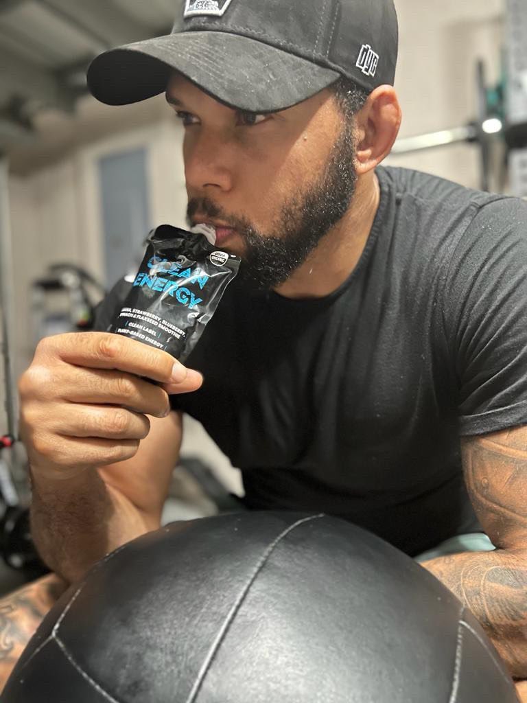 Cleansmoothie's tweet image. Elite athletes who want to take care of their bodies for the short term AND long term #fightclean @TMarretaMMA