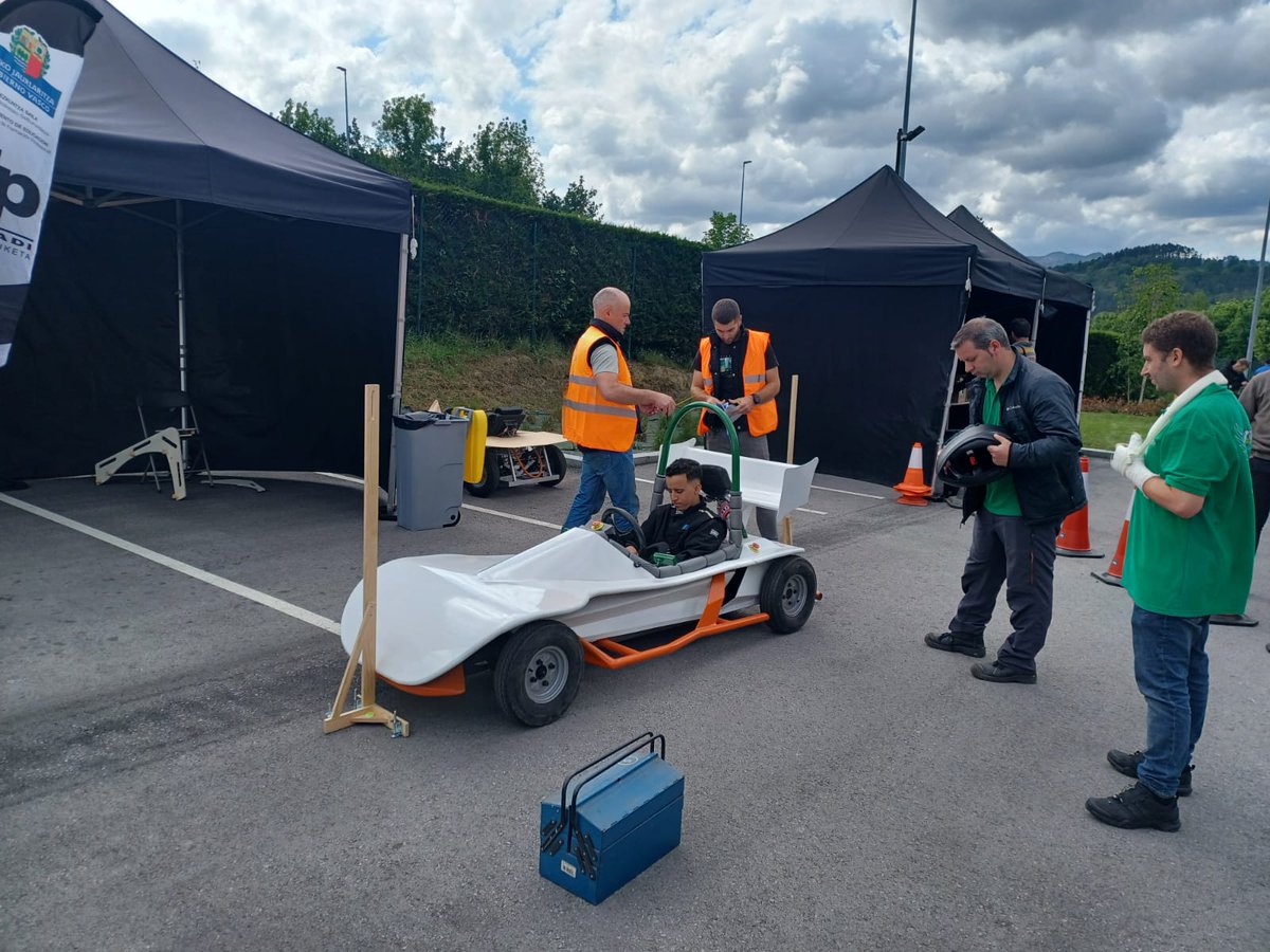 MekaElgoibar's tweet photo. MEKA Lanbide Eskolako #automozio departamenduko irakasleak #EuskolecVI lehiaketako egiaztapenak egiten ibili dira Zornotzako @aic_automotive_center zentruan!
@AIC_Academy
@FPeuskadi
@tknika
@ikaslangipuzkoa
@ElgoibarkoUdala
#automozioa
#automoción
#Automotive
#euskolecVI https://t.co/5VReJTg3qM