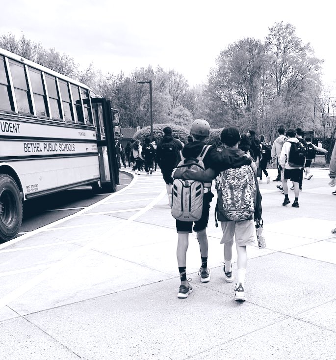 Every school day should start this way. #bestbuds #SHUreadstheworld