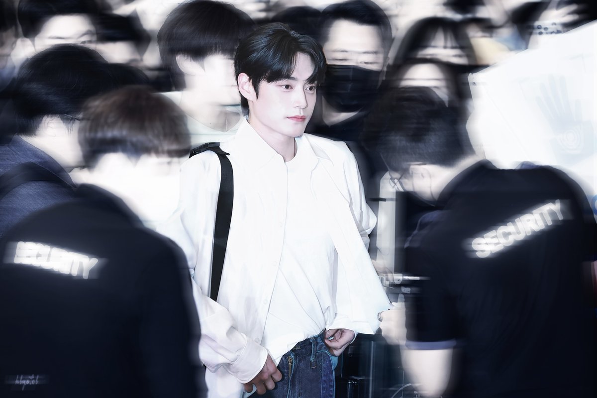 LingYing4's tweet photo. 230513✈️🤍🖤

취향지격 取向狙擊💘

#김지웅 #KIMJIWOONG #金地雄 #キムジウン https://t.co/q0k0oH8kff