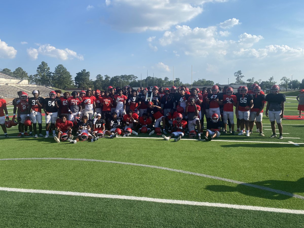 Scrimmage #3 in the books‼️ 🚨Shout out to @IIAmador8 for being name a part of the Dave Campbell’s Whataburger Superteam and the 2023 Mustangs receiving the Chevrolet Spotlight Trophy🚨 #eastside