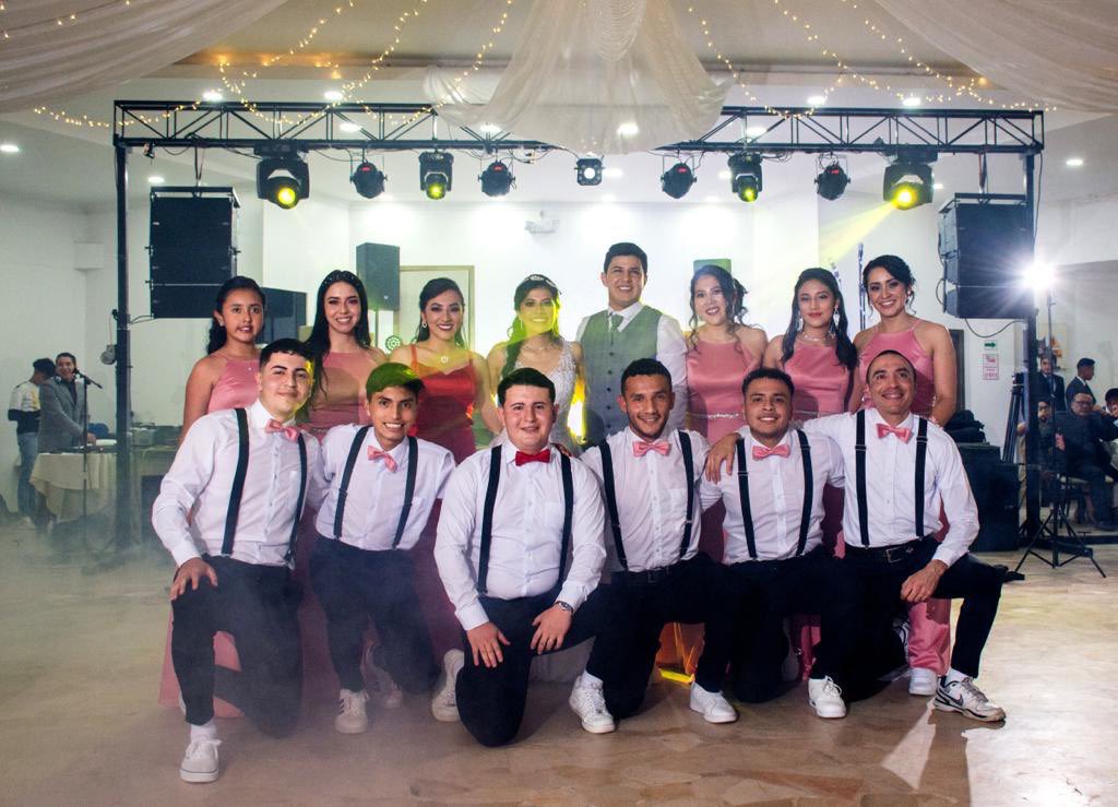 conritmo_dance's tweet photo. 💍 Bellas imágenes del #matrimonio de Edy &amp; Giane quienes ensayaron con nosotros sus #coreografías de #vals y #cortedehonor. Excelente experiencia.
🙌 Gracias queridos amigos. Muchas felicidades.

🅾️ Videos en nuestro canal de YouTube de Ritmo. Suscríbete para más #dance #loja 🇪🇨 https://t.co/46g2RMo5bF