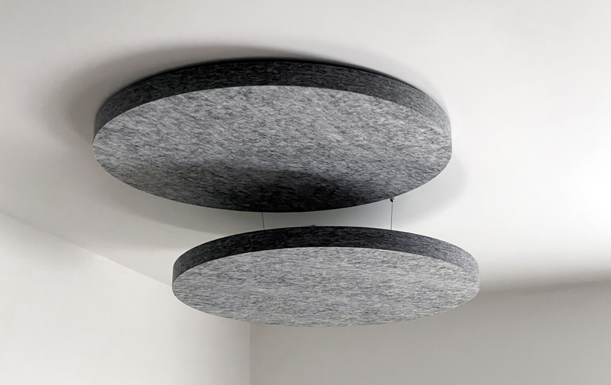 Runde schallschluckendevDeckensegel in Steinoptik

bilder-plus.de/akustiksegel-p…