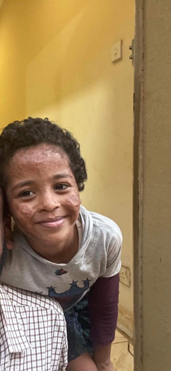 الاشقاء الاربعاء فقدوا من داخل المنزل 

كتب والدهم : السلام عليكم و رحمه الله و بركاته ….

الحمد لله على أمر الله …
اليوم فقدت اطفالي الاربعة بطريقة غريبة جدا من داخل المنزل الساعة ١١ صباح اليوم الجمعة ١٩ مايو .
فجأة لقيتهم مافيشين و عندهم تلفون بجراب أزرق وللاسف مغلق.
اللهم