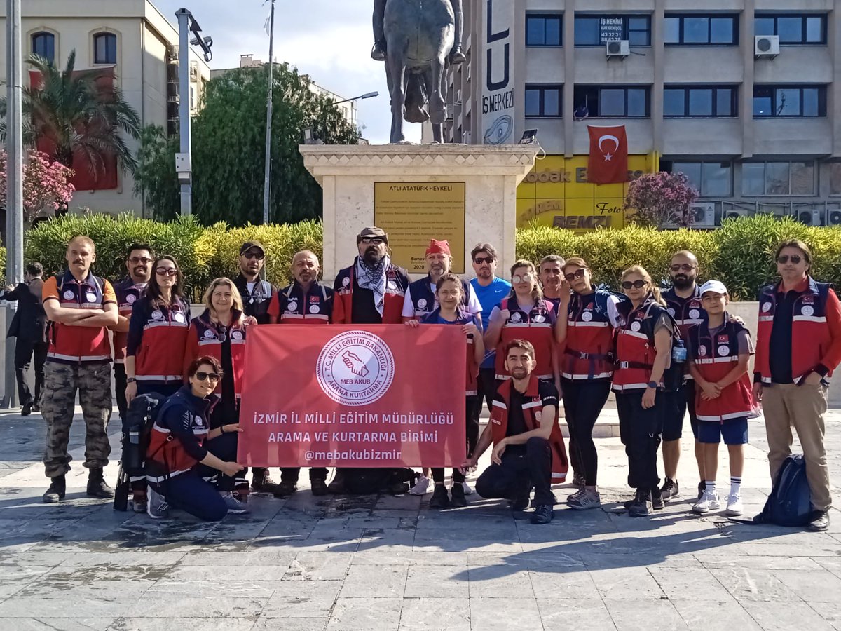 mebakubizmir's tweet photo. 🇹🇷 #MEBAKUB İzmir ekibi olarak
 #19Mayıs Ruhuyla 19 Km Doğada Yürüyorum etkinliğini geniş katılımla, marşlarla ve gururla gerçekleştirdik.
@prof_mahmutozer
@OzilLevent
@MucahitYentur https://t.co/3ZkOJyqDZ9
