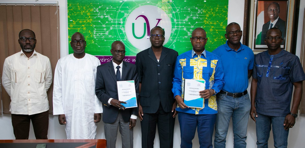 unchk_sn's tweet photo. [#PARTENARIAT]
A Abidjan, le Pr Moussa LO, Recteur de l'UN-CHK (ex UVS) et le Pr Tiemoman KONE, Directeur général de l'@uvciv ont signé une convention de partenariat entre les deux institutions d'enseignement à distance. Plus d'infos via le lien suivant : https://t.co/FcsjmgwSX7 https://t.co/XuygEQhjYc