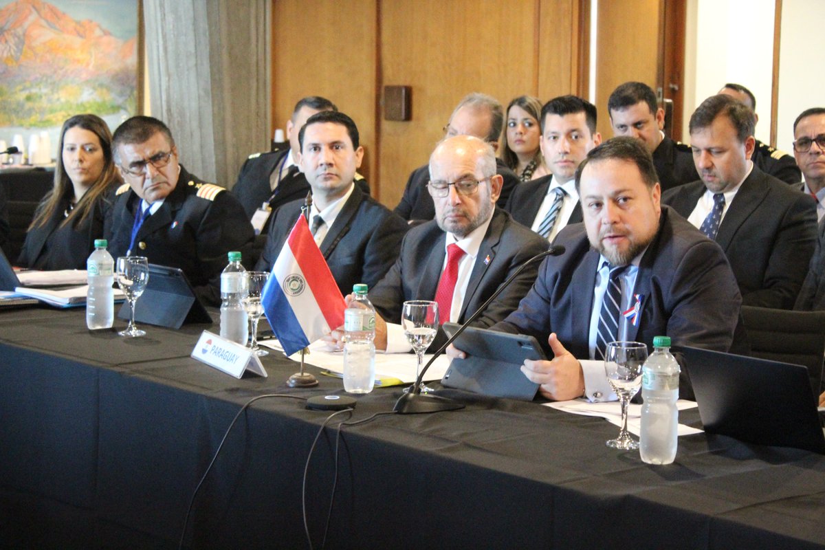 mtopuy's tweet photo. Uruguay es sede y preside la LVIII Reunión de la Comisión del Acuerdo de la Hidrovía Paraguay - Paraná (Puerto Cáceres - Puerto Nueva Palmira), integrada por delegaciones de cinco países 🇺🇾🇦🇷🇧🇷🇵🇾🇧🇴, buscando mejorar y desarrollar la navegabilidad, el comercio y las conexiones. https://t.co/Evi1ZkVPeq