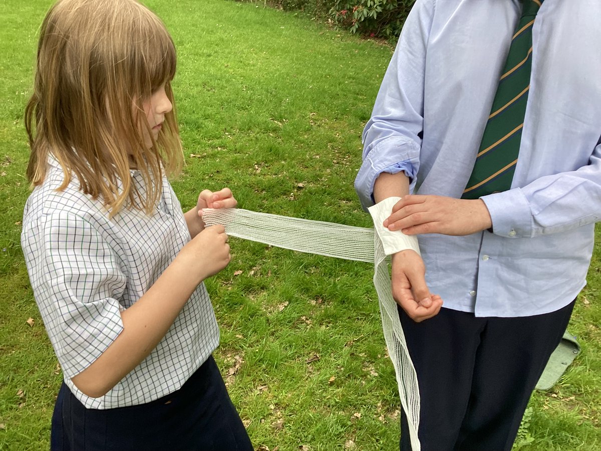 EmbleyHampshire's tweet photo. Our #NHSCadets taught our #Year1 and #Year2 Adventure Club essential first aid skills 🤕 They covered nosebleeds, cuts and grazes, how to apply pressure and put on bandages! 🩹 #theembleyway #cadets #ccf #educationwithcharacter https://t.co/XfGzZc0eDz