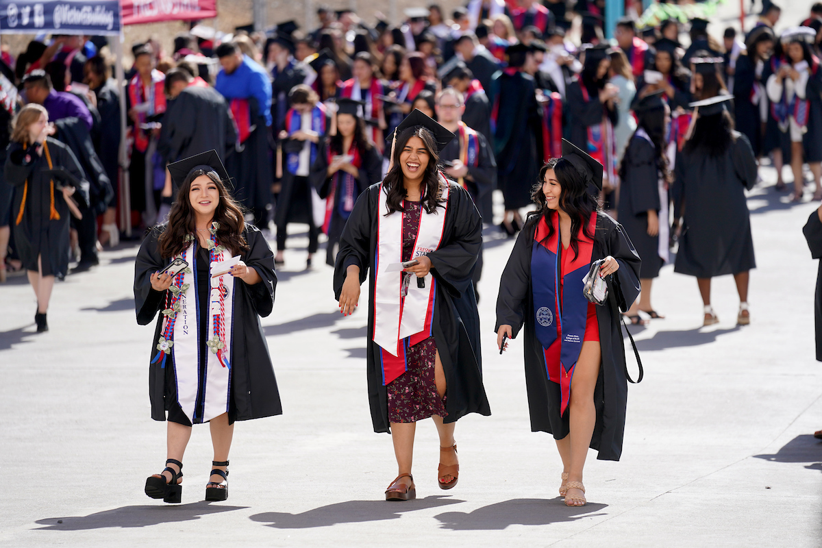 Fresno_State's tweet image. Good morning, Bulldog family. It&apos;s a beautiful day to graduate! 🎓🐾

Get all the commencement details and watch the ceremony live streams: commencement.fresnostate.edu

#FresnoStateGrad
