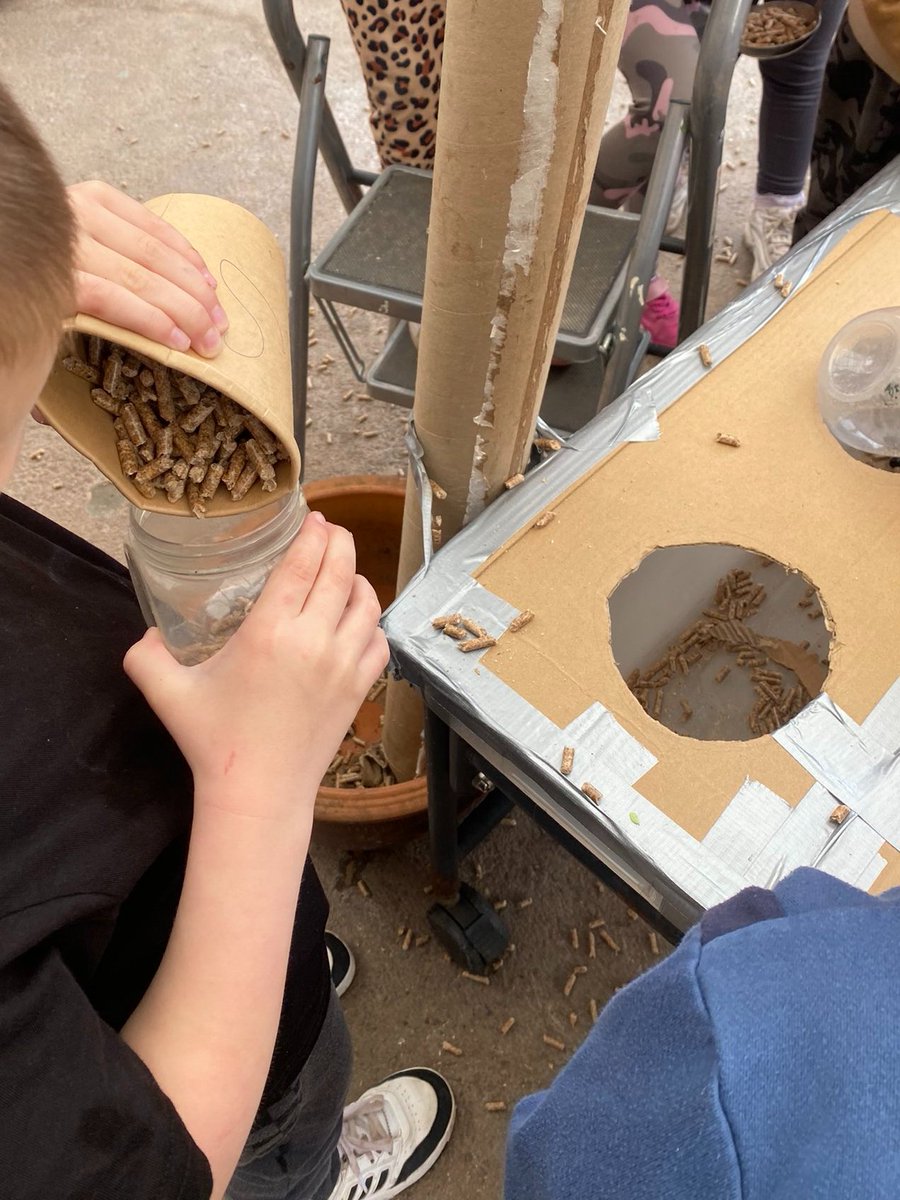 MissCarlaD's tweet photo. How to Take Your Sensory Table to the Next Level by #TomBedard. How important is #sensoryplay!!! Thanks to #playsummit all access pass who allows me to learn at my own pace. #pypteacher #inquiryapproach https://t.co/TViDeCTlI6