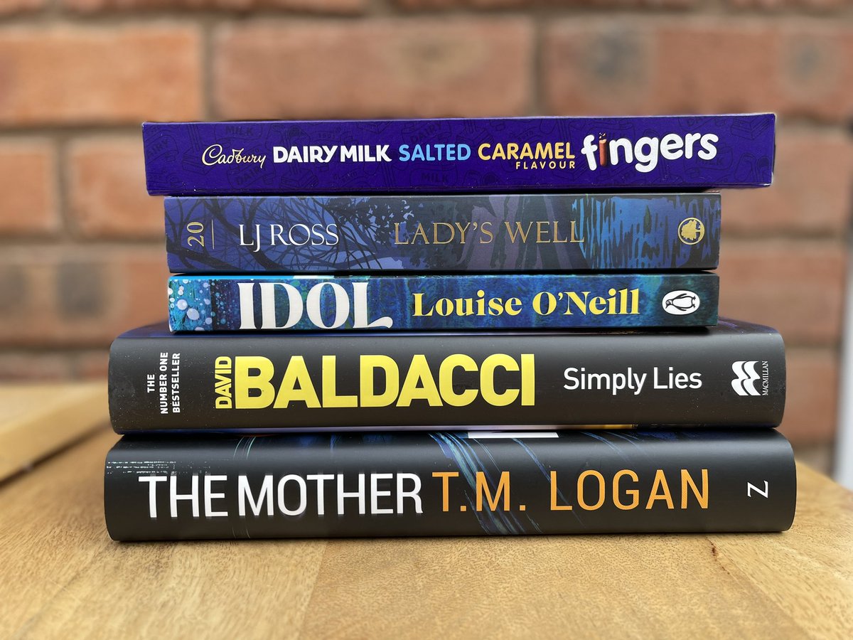 #giveaway for #booktwitter.  To have a chance of receiving all 4 books, plus the biscuits, please just: 
1. Follow me 
&amp; 2. Like this tweet 
&amp; 3. RT this tweet!
Ends 28/5 midnight. UK only. Min age 18.