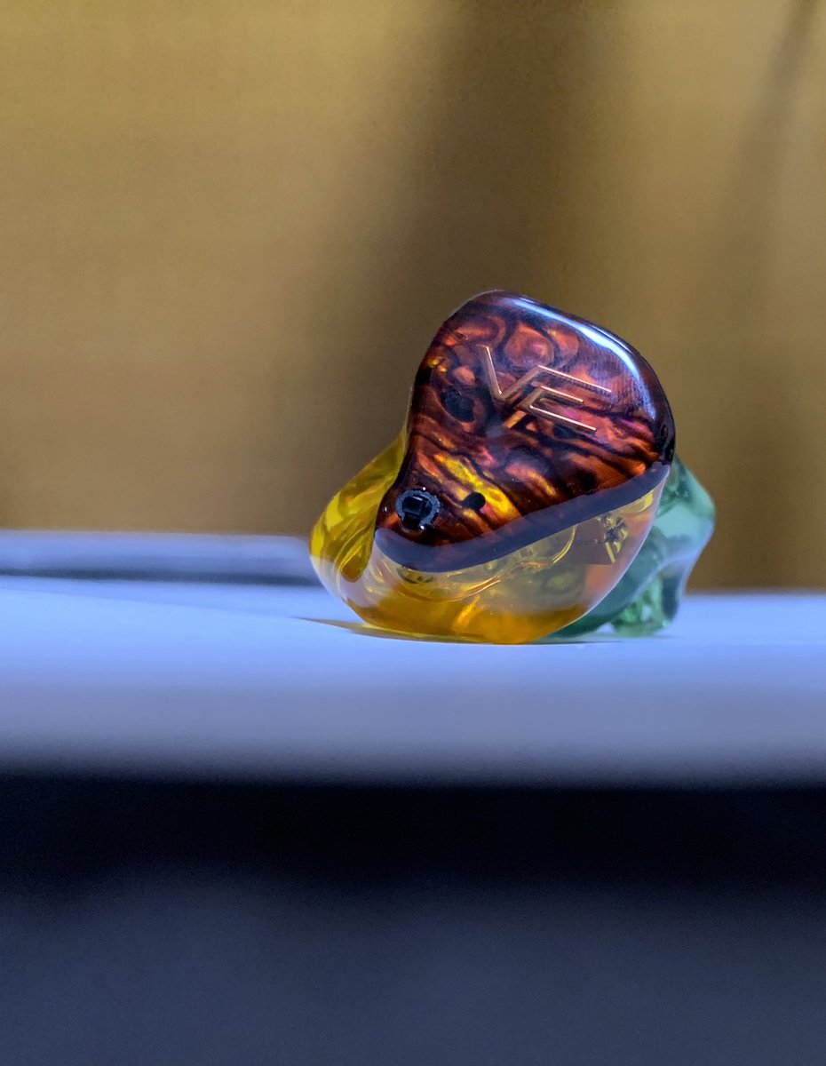 Shuna4532's tweet image. my new gear

VISION EARS VE6XC✨✨

4月1日のポタフェスの時に頼んだのが、今日入荷連絡が来て仕事終わりに引取りに行きました˙˚ 𓆩 (*´▽`*)✿𓆪 ˚˙

本当はお嬢さんに写真撮ってもらい、Twitterにあげてもらいすっとぼけてからシレッと着弾報告するつもりでした🤣
#VE6XC 
#カスタムiem