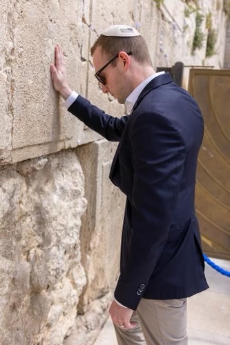 Today, we celebrate the reunification of Jerusalem and remember our commitment to Israel, the forever home of the Jewish people. 
#YomYerushalayim #JerusalemDay