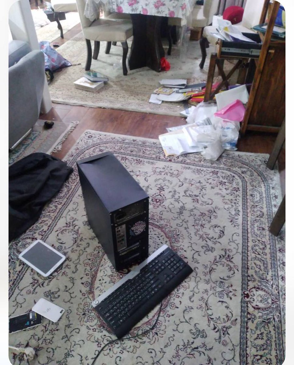 parisa_salehi_'s tweet photo. امروز بعد از ظهر نیروهای امنیتی با حمله به خانه من و خانواده‌ام در کرج درحالی که من در خانه نبودم اقدام به تفتیش و به هم ریختن خانه و ضبط وسایل الکترونیکی خانواده‌ام کردند. https://t.co/hzyHmH52se