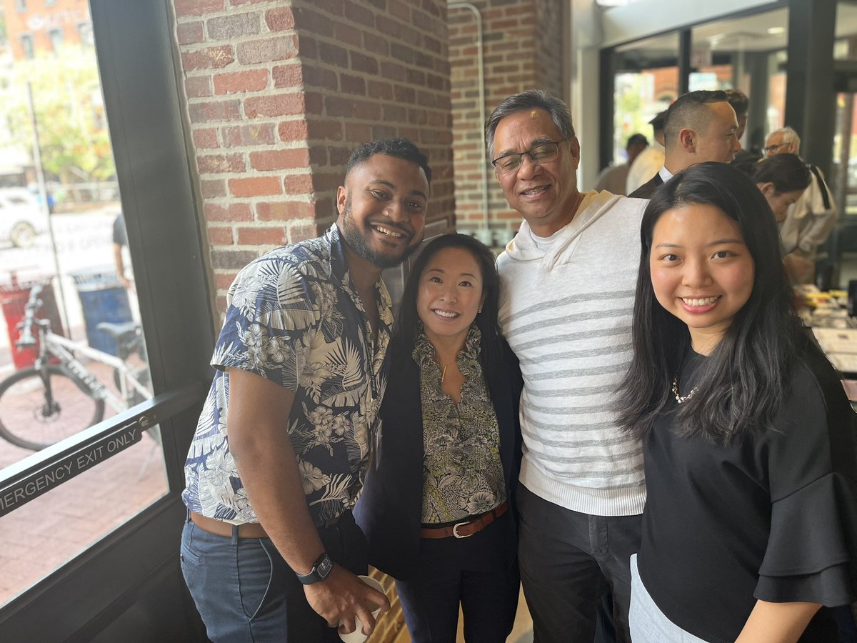 dcmoapia's tweet photo. MOAPIA and friends at  @DCPoliceDept &amp;  @SecretService had a coffee &amp; chat with folks from the Chinatown community.

Great opportunity to listen to community concerns and build stronger connections at the cool Capital One Cafe @CapitalOneCafe #DCComeback https://t.co/TiZSRXPU4c