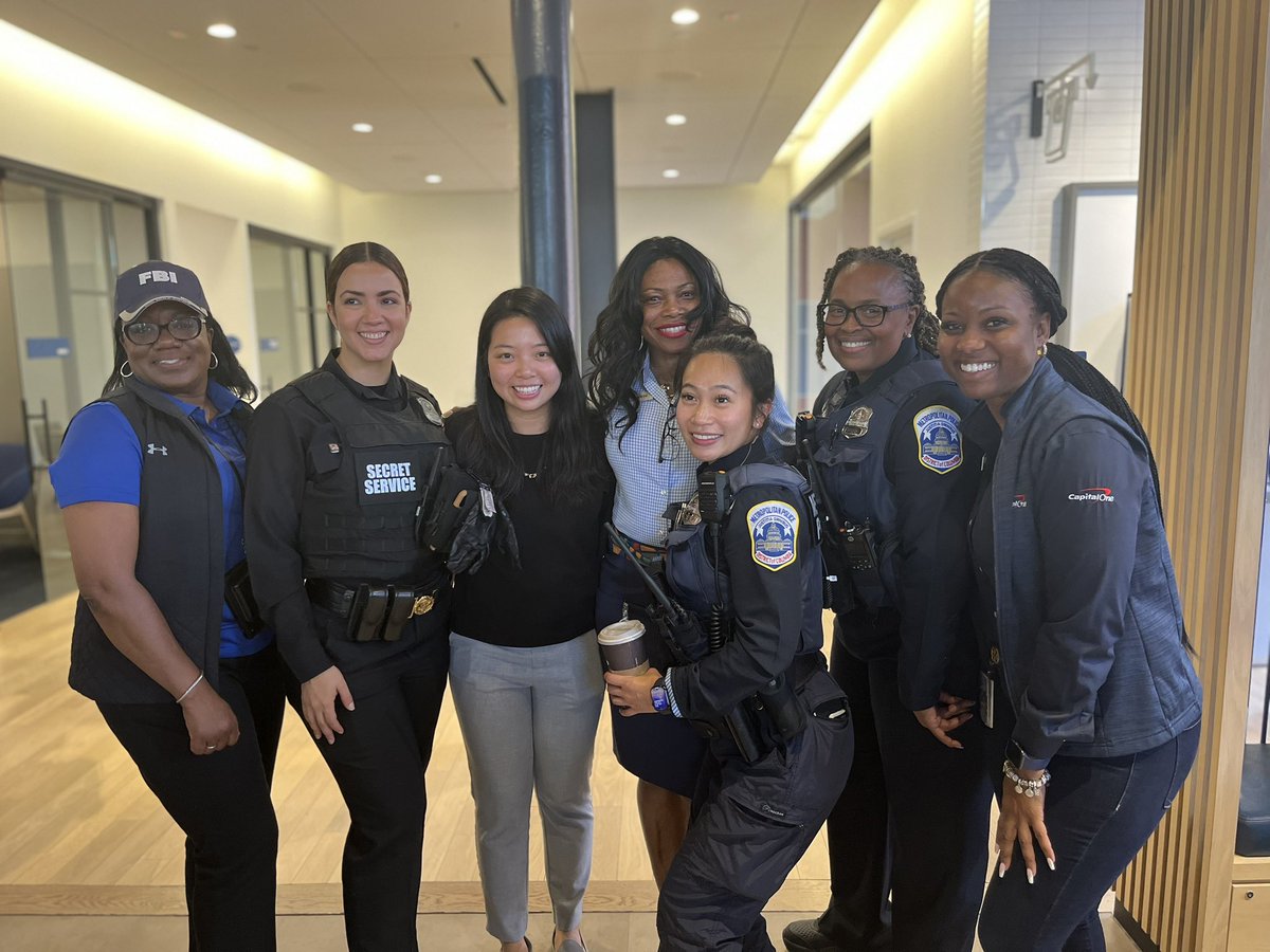 dcmoapia's tweet photo. MOAPIA and friends at  @DCPoliceDept &amp;  @SecretService had a coffee &amp; chat with folks from the Chinatown community.

Great opportunity to listen to community concerns and build stronger connections at the cool Capital One Cafe @CapitalOneCafe #DCComeback https://t.co/TiZSRXPU4c