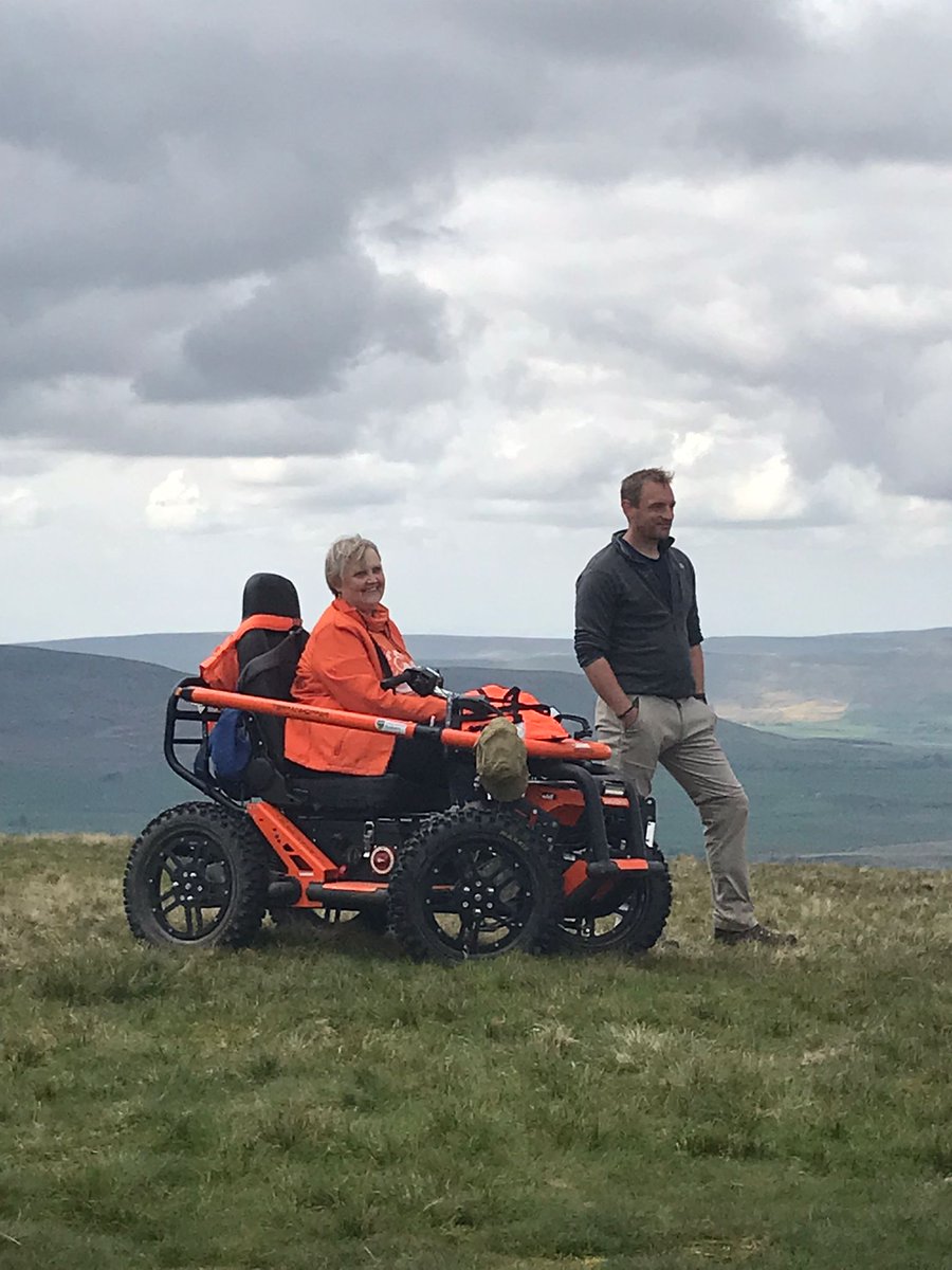 A huge thank you to Ean Bloomfield for your effort today in supporting wheelchair users to the top of Pen-y-ghent! Please donate whatever you can! 
justgiving.com/crowdfunding/a…