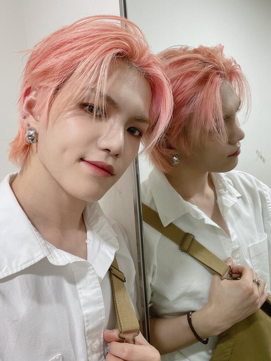 by_verivery's tweet photo. [#계현]

내일 나랑 행복한 주말 보내보자🥰
오늘도 응원해줘서 고마워
굿 나잇🌙

#GYEHYEON 
#VERIVERY https://t.co/f3l92ACxQk