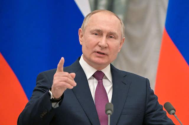 🇷🇺 Russia confidently retains status as 1 of leaders in global arms market - Putin.

Russian President adds country is successfully exporting significant volumes of weaponry despite unprecedented sanctions pressure and unfair competition from US.