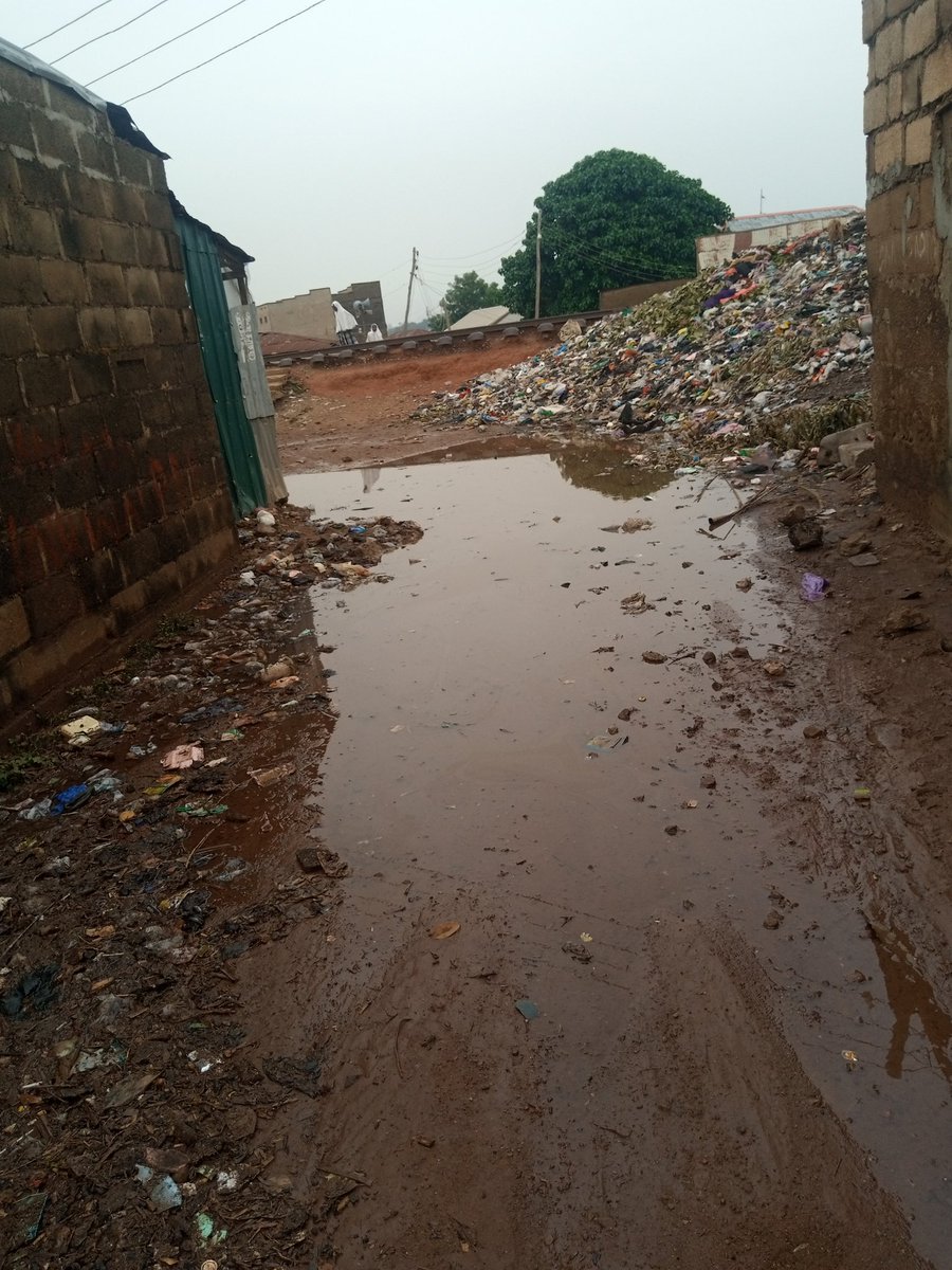 Sarki_sultan's tweet photo. Situation Report. 
Dear @B_ELRUFAI leader. 
People of U/kanawa,U/shanu,used this road for their day to day activities and also for Juma'at prayer,many people are now finding it difficult to access the road most especially Females and old Men, 
Pls sir, consider their request🙏🙏 https://t.co/wdCEzhBvx4