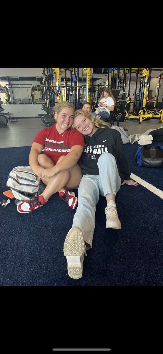 SofiaGuy70's tweet photo. I am committed!! Thank you to everyone who has supported me and my 13 years of playing the sport I love!! Go Grenadiers❤️@IUS_Softball @haley_book @Coach_Buck_2 @MarkLlo84231890 @Gators18u_Lloyd https://t.co/naV4hYKlRH