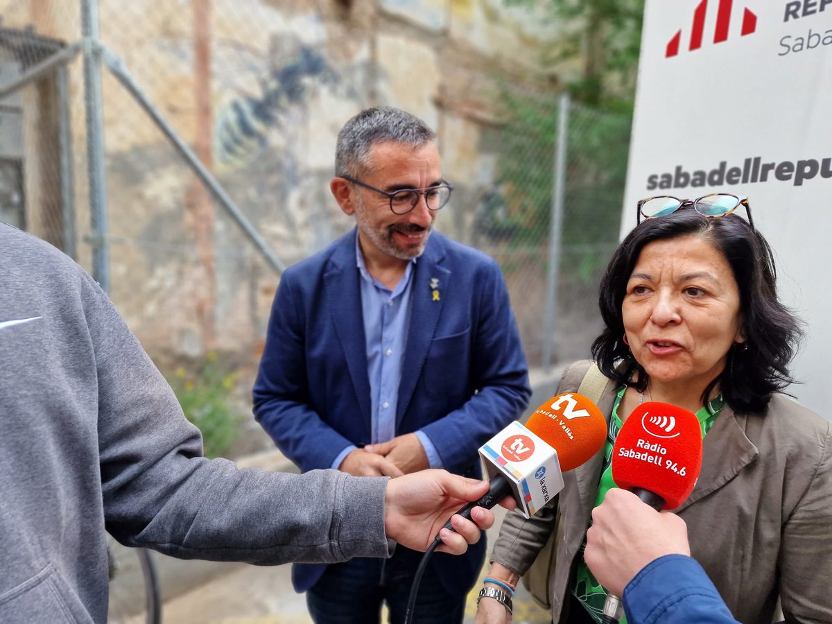 EUiAdeSabadell's tweet photo. 🌱L’alcaldable @GabrielFerDiaz i la nostra candidata @alicia_valencia han presentat el projecte de transformació del Vapor Turull i l'aparcament.

✅ Un parc verd amb jocs infantils
✅ Dos nous equipaments (cívic i cultural)

🔁 #TransformemSabadell
🟨 #GuanyemElSabadellDeLaGent https://t.co/iUkN75ol6U