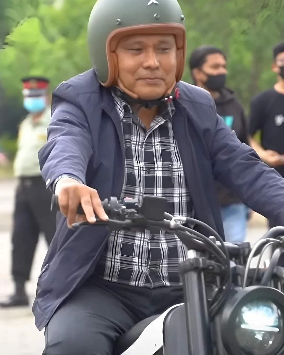 RONBupdates's tweet photo. सरकारी कार्यालयमा विधुतिय गाडी खरिद गर्ने: Nepal Government has announced to buy electric vehicles for the government offices which is an effective way for environmental balance. 🚘 https://t.co/p2V3yLiCrp