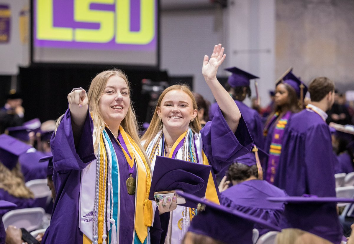 Congratulations to outgoing <a href="/lsusgprez/">Lizzie Shaw</a> Lizzie Shaw on earning her degree today from <a href="/ManshipSchool/">LSU Manship School of Mass Communication</a> 🎓💜💛

#LSUGrad #LSU23