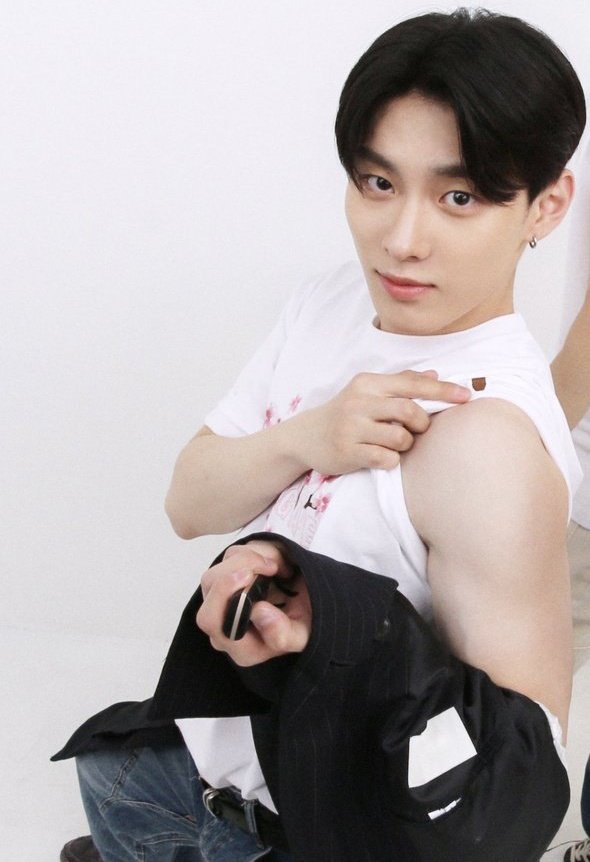 #OFF| O BRAÇÃO DO KYUNGJUN 👁️👄👁️