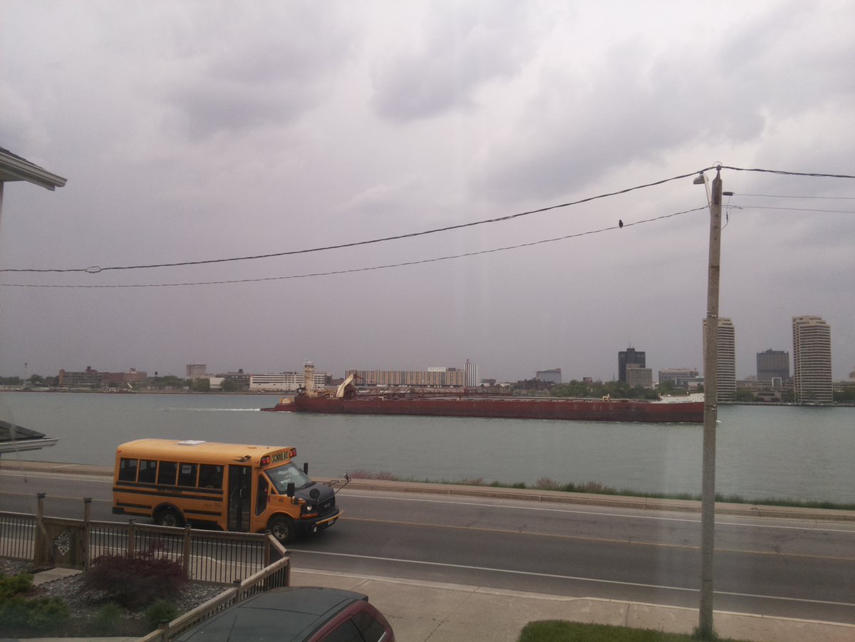 🇺🇸 LAURA L VANENKEVORT, Tug (210 x 22 m), under way using engine, destination: BRUCE MINES, course: 68.5 ° / speed: 7.7 kn marinetraffic.com/en/ais/details… #boatnerd #greatlakesshipping #detroitriver