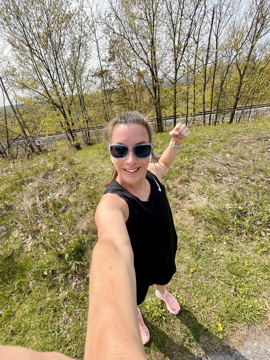 Happy #flexfriday all 😎 hope all is well! Vacation mode ON for me ( almost 2 months off ) will enjoy every bit of it! Beginning today with 8km interval run 🏃🏼‍♀️. Have a wonderful weekend ✌🏻
@MyPeakChallenge @SamHeughan @CoachValbo @RealAlexNorouzi 
@fitmooney @AOKPeakers