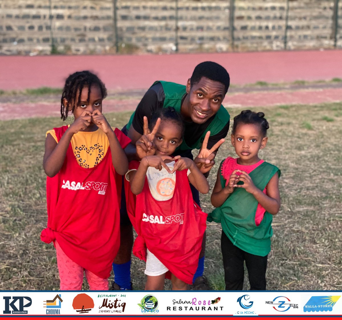 DevilsOfficiel's tweet photo. [ECOLE FÉMININE DE FOOTBALL]

Faites comme Léa !! Venez avec vos amies, vos cousines ou vos sœurs découvrir le football féminin. On vous accueille les mercredis et vendredi de 16h30-18h au stade de Pamandzi.
.
.
.
#DEVILSFOREVER
#ECOLEFEMININEFOOTBALL
#PAMANDZISACTIVE https://t.co/7PtDhhSjfs