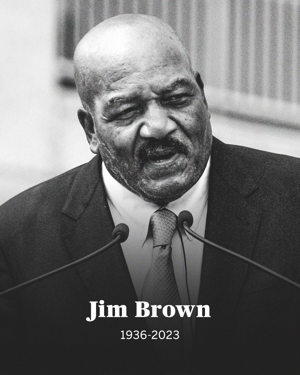 Jim Brown, an all-time great running back as well as an actor and social activist, has died at the age of 87, his family announced on Friday. More: es.pn/3MFUss3