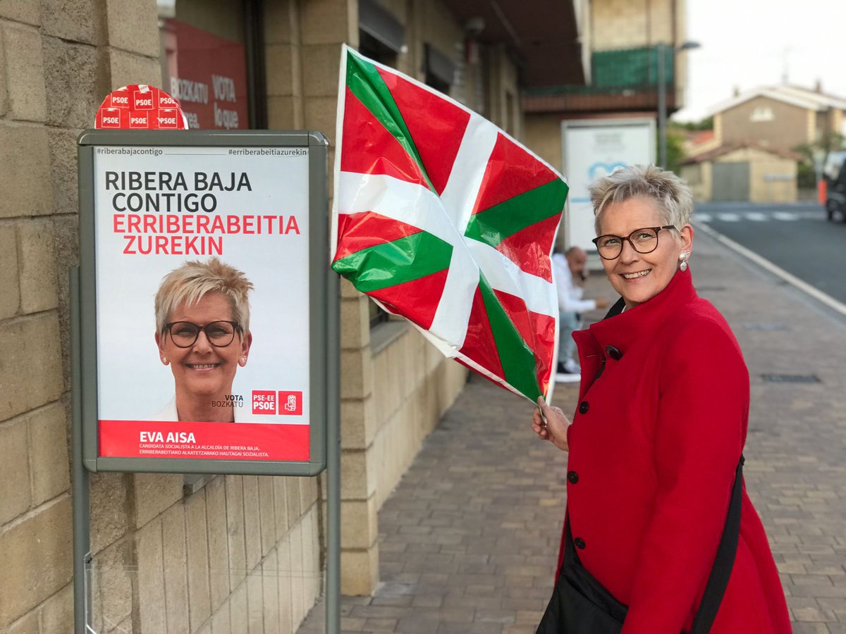 🌹 Reparto de rosas en #Legutio y #Ribavellosa con compañeros #socialistas para apoyar a los candidatos Manuel Velasco y Eva Aisa, respectivamente.

#ÁlavaContigo #ArabaZurekin #VotaLoQuePiensas