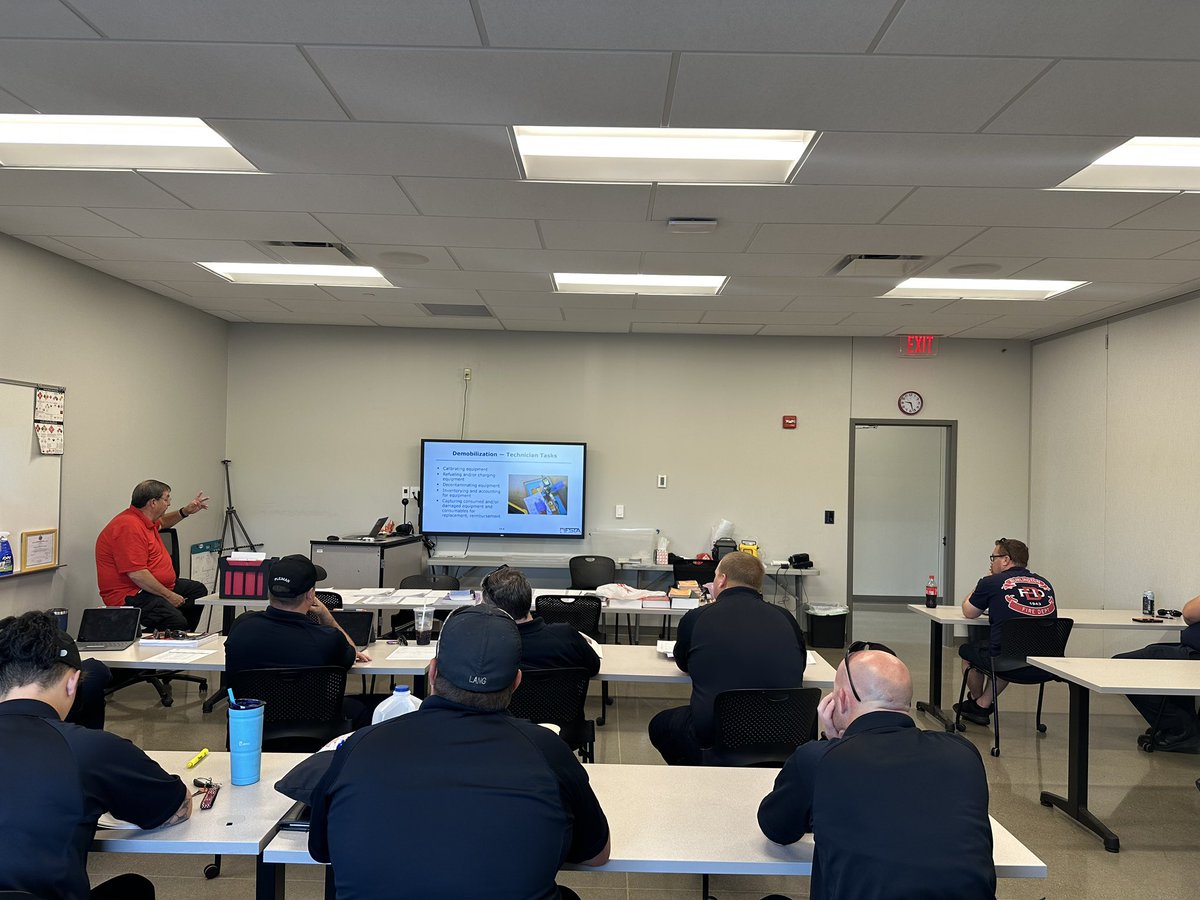 IFD_NKY's tweet photo. This week, Members of IFD attended “Hazmat Technician” hosted by SFRT Area 7 and Taught by Tony Morgan. This 40 hour, week long course helped Personal refresh their knowledge and skills on hazmat and taught them how to further mitigate situations on a larger scale. https://t.co/k4KmAMFMHo
