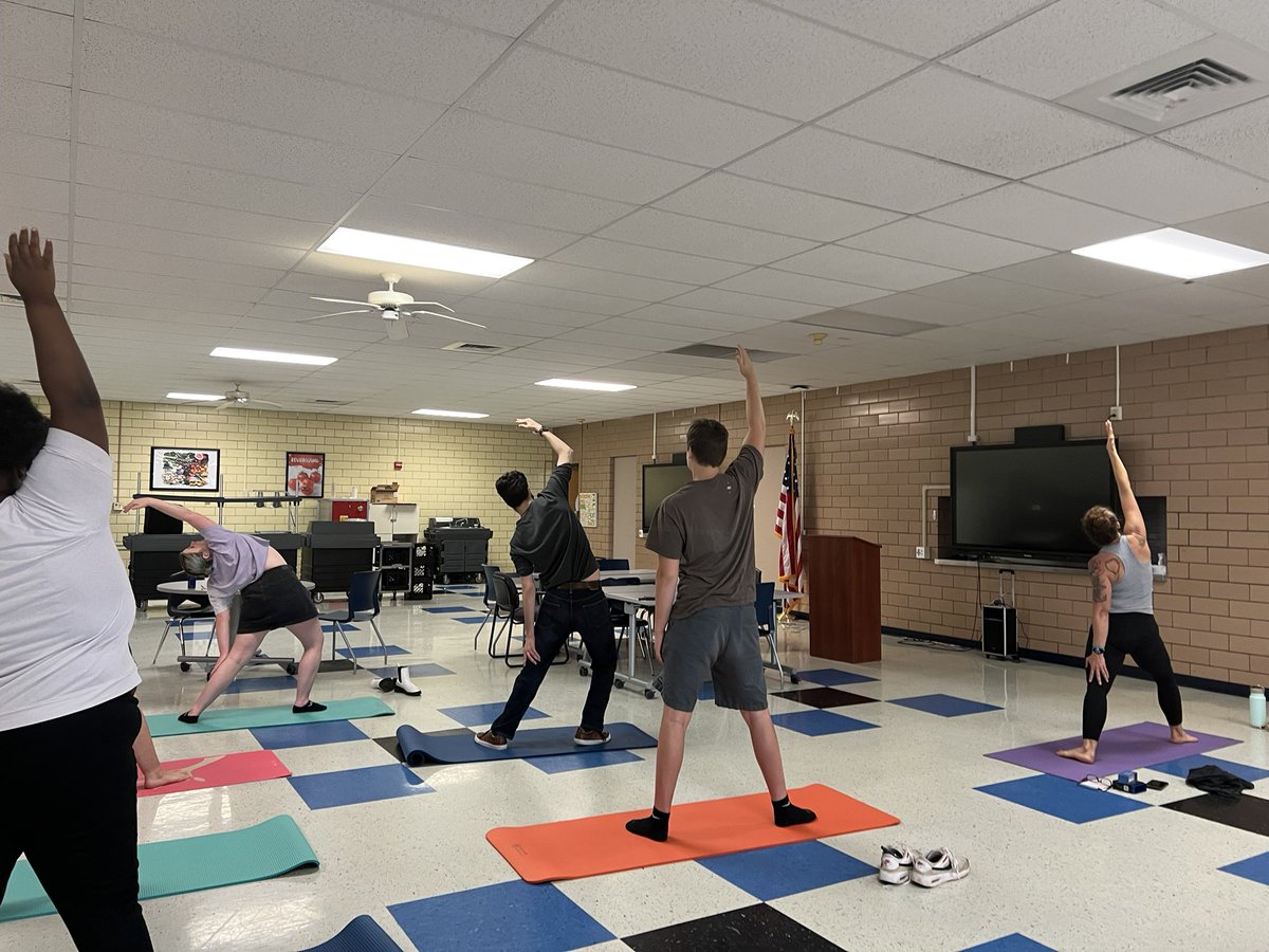 PathwaysWC's tweet photo. Yoga at Pathways Wellness Center #WellnessMatters @rockwoodschools https://t.co/zkE6VIn30S