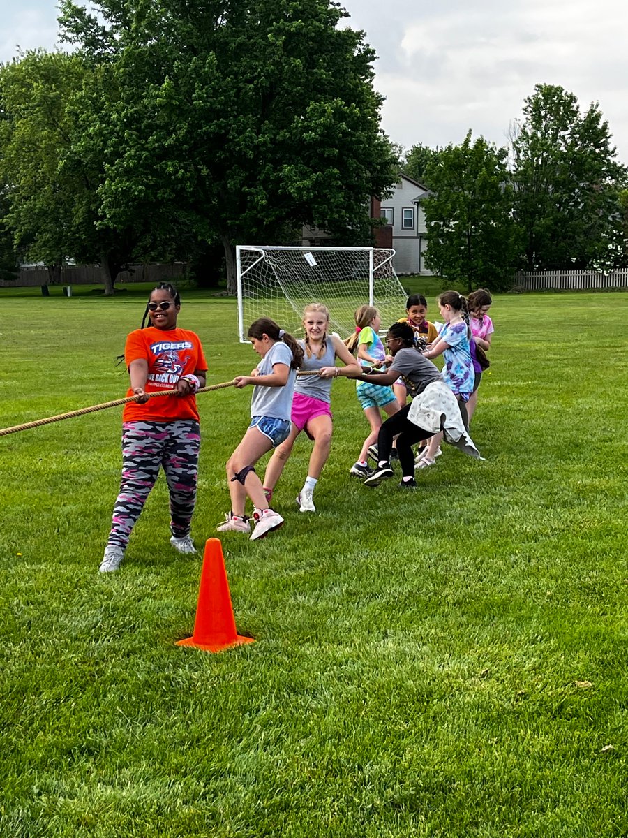 The weather showed up for us this morning! These 5th grade SHARKS enjoyed every bit of their last field day. Thank you Mr. Cox! #itsworthit #ParkSharks ❤️☀️🦈