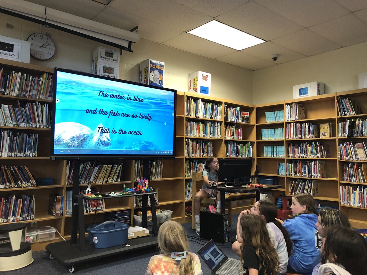 RockWriteRead's tweet photo. Students sharing their haiku videos with each other! ๐
Come read the illustrated haikus tonight at the CPM Art Show, 5-7pm โ and of course see all the AMAZING artwork students have made with our art teacher Mrs. Dancho! ๐ท
#cpmrocks https://t.co/fgNCkr8vGr