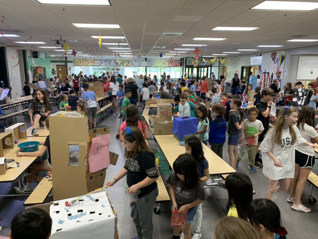 MrLowe_Teacher's tweet photo. @sceDCSD cardboard arcade going strong! Lots of fun games, smiles and laughter going on! @CainesArcade @DublinSchools https://t.co/Qm2MkEjdCy
