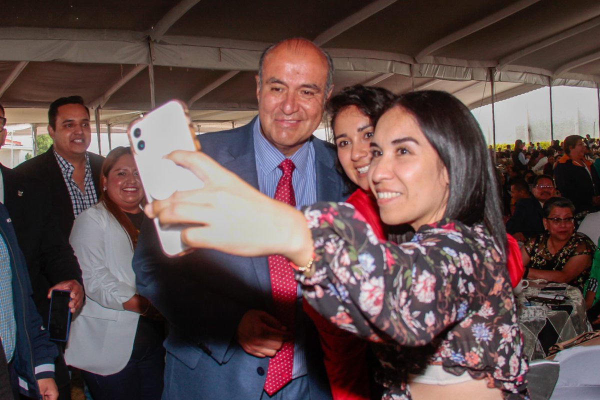 Compañeras y compañeros docentes de #EducaciónTelesecundaria hoy acompañado del secretario general del <a href="/SNTE_Seccion15/">SNTE Sección 15</a> @SaidVargasSaenz les rendimos un homenaje para reconocer su atención a alumnas y alumnos de pequeñas localidades; su apoyo pedagógico es lo más importante que